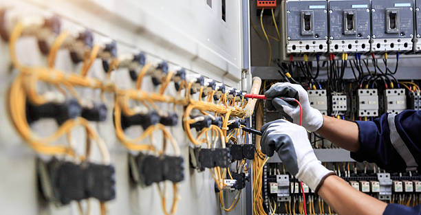 Professional Electrician technician working in Bellefontaine Neighbors, MO
